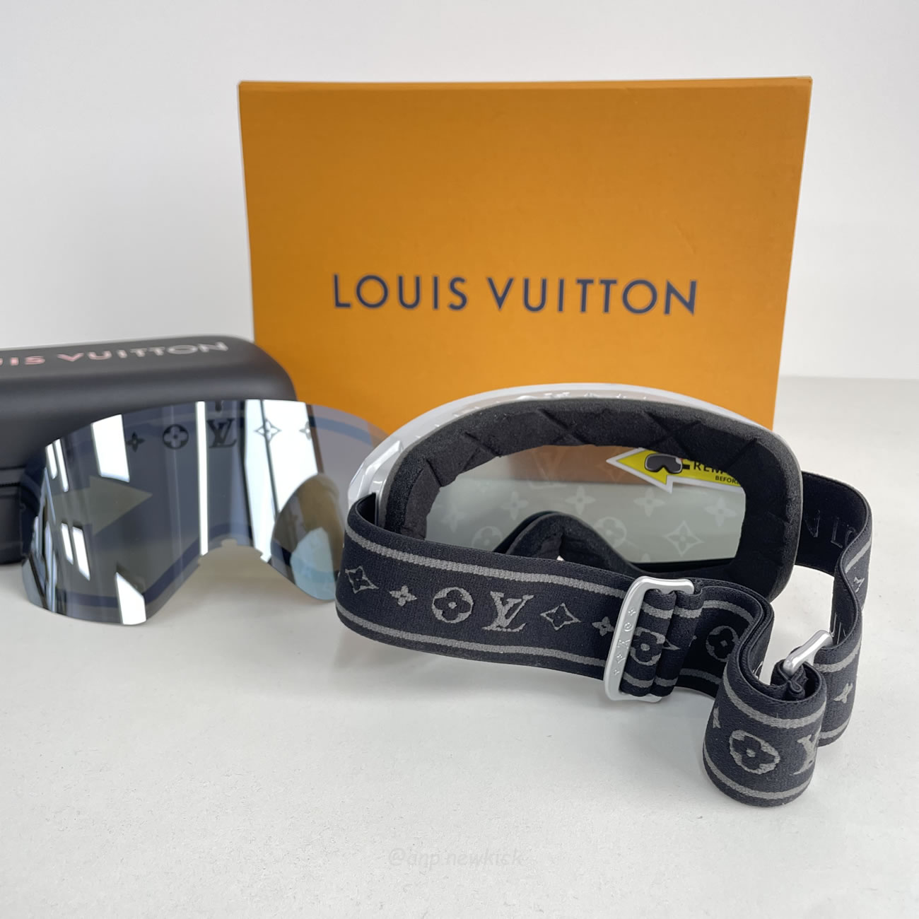 Louis Vuitton Lv Ski Mask Yellow Blue Black Pink Silvery White (15) - newkick.vip